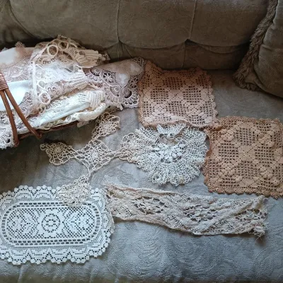 LOT 153: Vintique Tatting and Crocheted Doilies & More