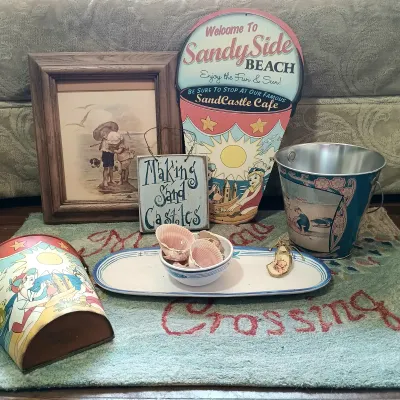 LOT 144: Beach-Themed Decor