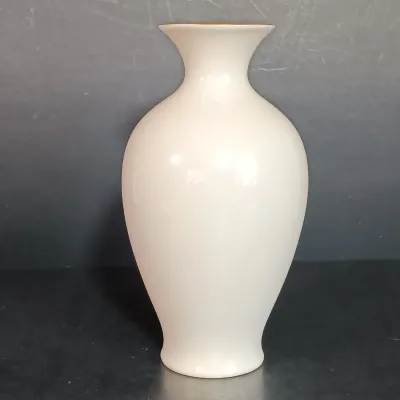 LOT 148: Lenox Holiday Trivet, Trinket Dish, Candle Lamp & Vase