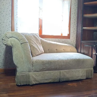 LOT 139: Victorian-Inspired Chaise Lounge Chair