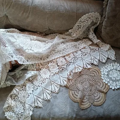 LOT 153: Vintique Tatting and Crocheted Doilies & More