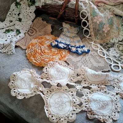 LOT 153: Vintique Tatting and Crocheted Doilies & More