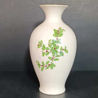 LOT 148: Lenox Holiday Trivet, Trinket Dish, Candle Lamp & Vase