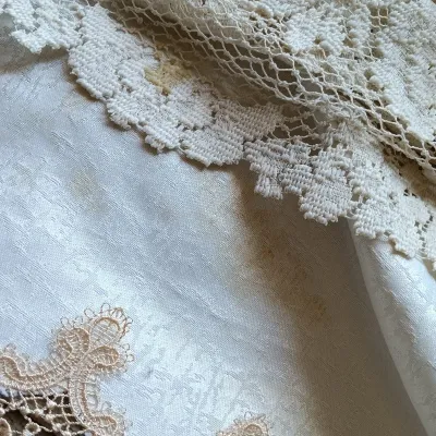 LOT 153: Vintique Tatting and Crocheted Doilies & More