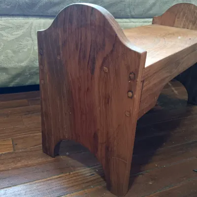 LOT 143: Primitive-Style Kitchen Decor