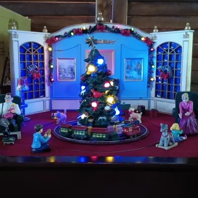 LOT 248: Mr Christmas Holiday Music Box & Gold Label Deluxe Music Box Carousel