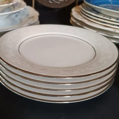 LOT 253: Miscellaneous Collection of Vintage and Contemporary China