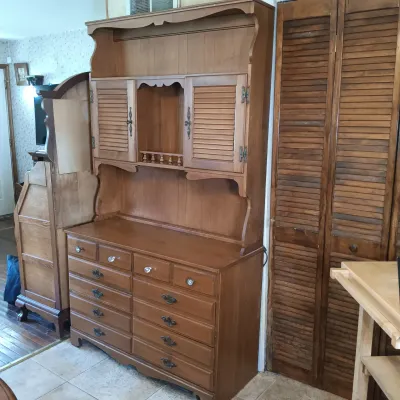 LOT 255: Sprague & Carleton Solid Maple Buffet Hutch