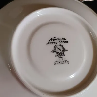 LOT 253: Miscellaneous Collection of Vintage and Contemporary China