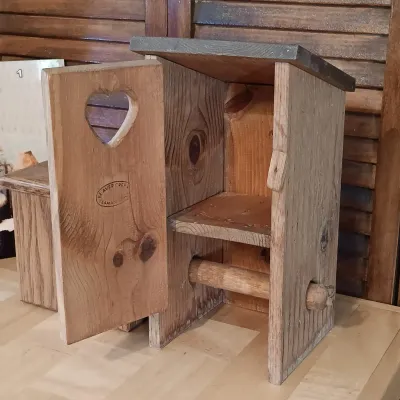 LOT 251: Bathroom Collection - Beaver Creek Outhouse Toilet Paper Holder, Wood Bathtub Sign & More