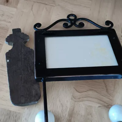 LOT 251: Bathroom Collection - Beaver Creek Outhouse Toilet Paper Holder, Wood Bathtub Sign & More