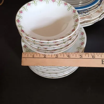 LOT 253: Miscellaneous Collection of Vintage and Contemporary China