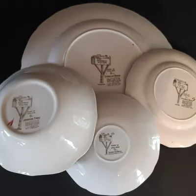 LOT 258: Johnson Brothers England 'The Friendly Village' China Collection
