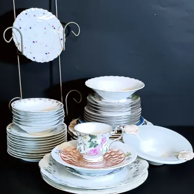 LOT 253: Miscellaneous Collection of Vintage and Contemporary China