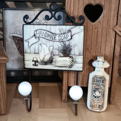 LOT 251: Bathroom Collection - Beaver Creek Outhouse Toilet Paper Holder, Wood Bathtub Sign & More