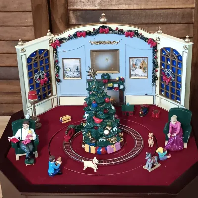 LOT 248: Mr Christmas Holiday Music Box & Gold Label Deluxe Music Box Carousel