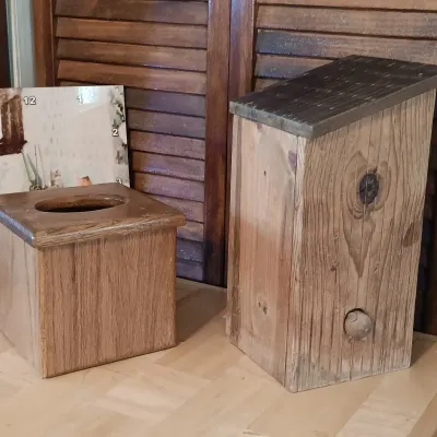 LOT 251: Bathroom Collection - Beaver Creek Outhouse Toilet Paper Holder, Wood Bathtub Sign & More