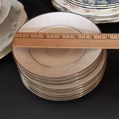 LOT 253: Miscellaneous Collection of Vintage and Contemporary China