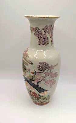 Sale Photo Thumbnail #44: While fine web-like crackling (crazing) is an intentional and expected characteristic of Satsuma glaze,