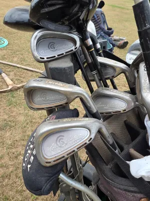 Sale Photo Thumbnail #213: 14 clubs on wheels