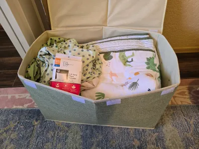Sale Photo Thumbnail #352: Fitted sheet quilt and comforter