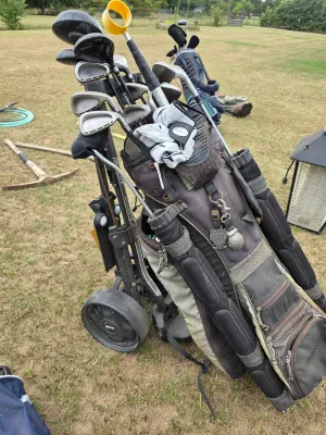 Sale Photo Thumbnail #211: 14 clubs on wheels
