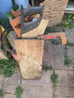 Sale Photo Thumbnail #514: Saw horand saws