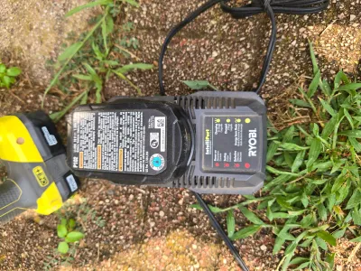 Sale Photo Thumbnail #262: With extra battery and charger
