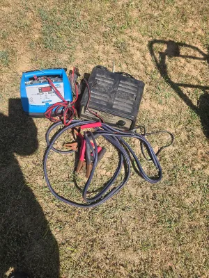Sale Photo Thumbnail #506: 2 charger and cables