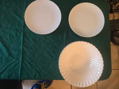 Sale Photo Thumbnail #139: 1 bowl and 2 plates