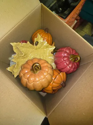 Sale Photo Thumbnail #442: Ceramic pumpkins and leaves