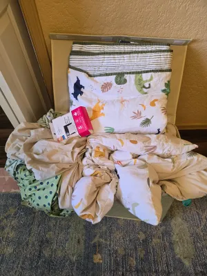 Sale Photo Thumbnail #351: Fitted sheet quilt and comforter