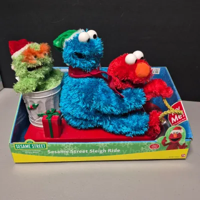 LOT 41B: Animated Big Bird, Sesame Street Sleigh Ride Animated Decor & Elmo Bubble Blower