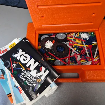 LOT 36B: Vintage K'NEX Building Block Set in Carrying Case
