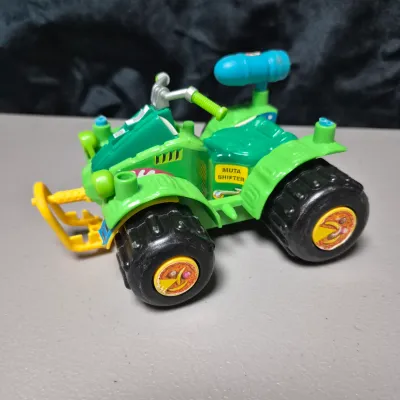 LOT 189B: Vintage 1992 TMNT Turtlemobile & Mutations Muta-Ski Vehicle