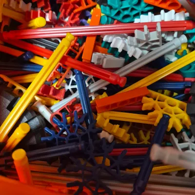LOT 36B: Vintage K'NEX Building Block Set in Carrying Case