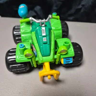 LOT 189B: Vintage 1992 TMNT Turtlemobile & Mutations Muta-Ski Vehicle
