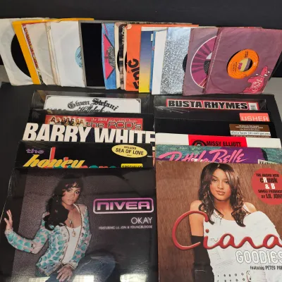 LOT 187B: Collection of Vinyl DJ Singles from Early 2000s (Sealed) & Assortment of 45s