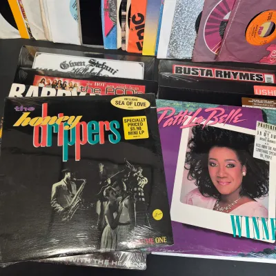 LOT 187B: Collection of Vinyl DJ Singles from Early 2000s (Sealed) & Assortment of 45s