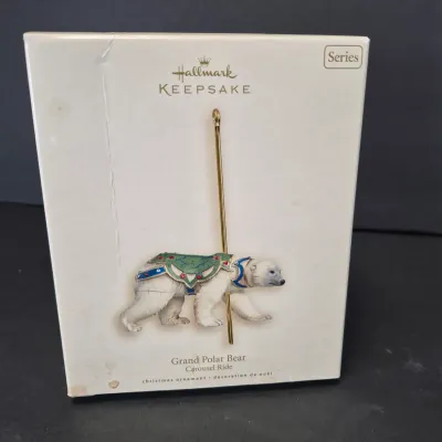 LOT 3B Hallmark Carousel Animated Display with 2 Horses, Lion, Giraffe & Polar Bear-Never Used