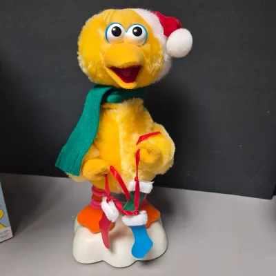 LOT 41B: Animated Big Bird, Sesame Street Sleigh Ride Animated Decor & Elmo Bubble Blower