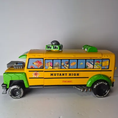 LOT 48B: Vintage 1992 TMNT Rock n Roll Muta Bus & 1991 Shreddermobile