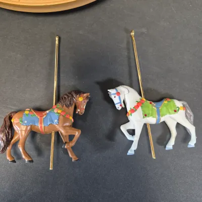 LOT 3B Hallmark Carousel Animated Display with 2 Horses, Lion, Giraffe & Polar Bear-Never Used