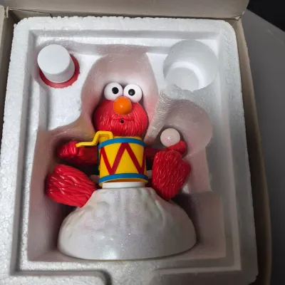 LOT 41B: Animated Big Bird, Sesame Street Sleigh Ride Animated Decor & Elmo Bubble Blower