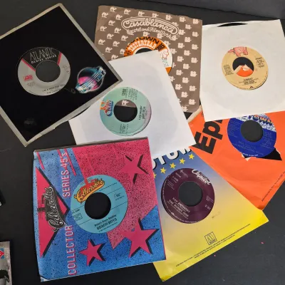 LOT 187B: Collection of Vinyl DJ Singles from Early 2000s (Sealed) & Assortment of 45s