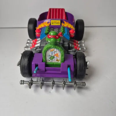 LOT 48B: Vintage 1992 TMNT Rock n Roll Muta Bus & 1991 Shreddermobile