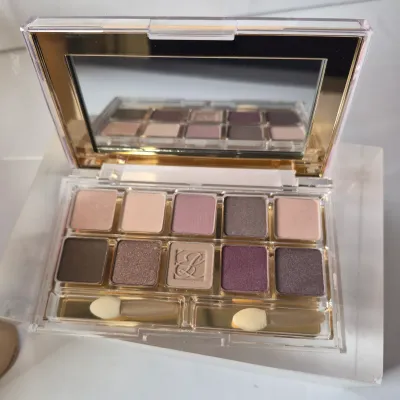 LOT 51B: Estée Lauder Makeup Collection with Travel Bags