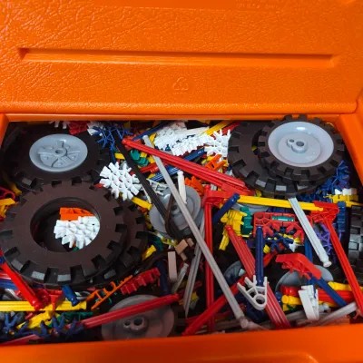 LOT 36B: Vintage K'NEX Building Block Set in Carrying Case
