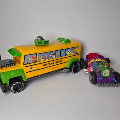LOT 48B: Vintage 1992 TMNT Rock n Roll Muta Bus & 1991 Shreddermobile