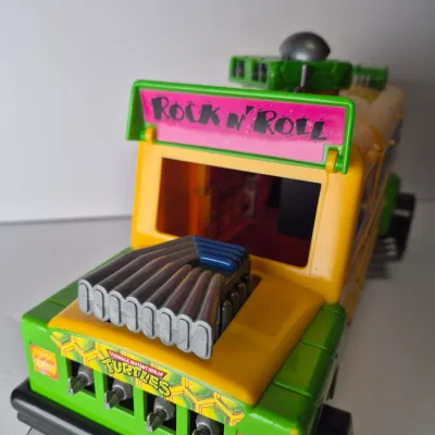 LOT 48B: Vintage 1992 TMNT Rock n Roll Muta Bus & 1991 Shreddermobile